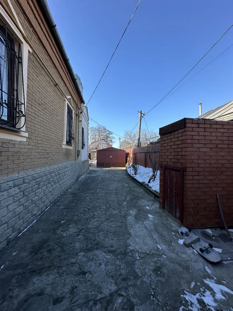Продам отдельный  добротный дом 147 м2 в Центре  р-н ул Фило