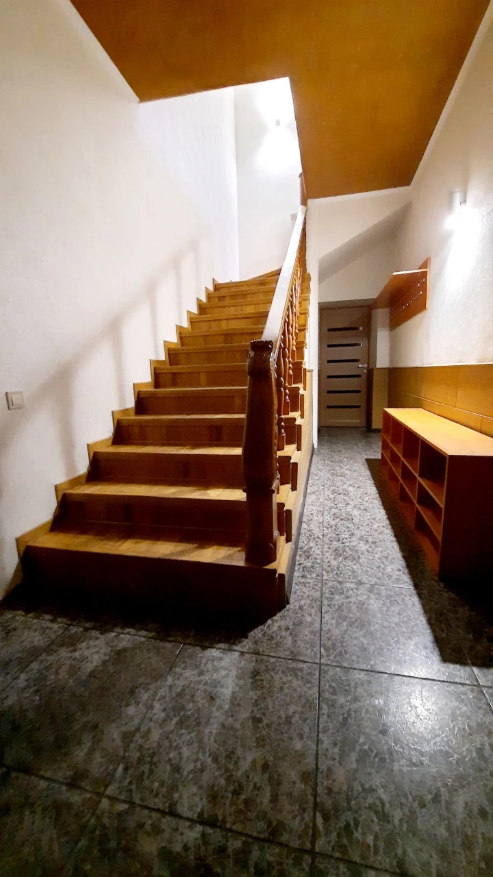 Продам будинок + басейн + сауна - Центр, Менора, Нагорка, Ля