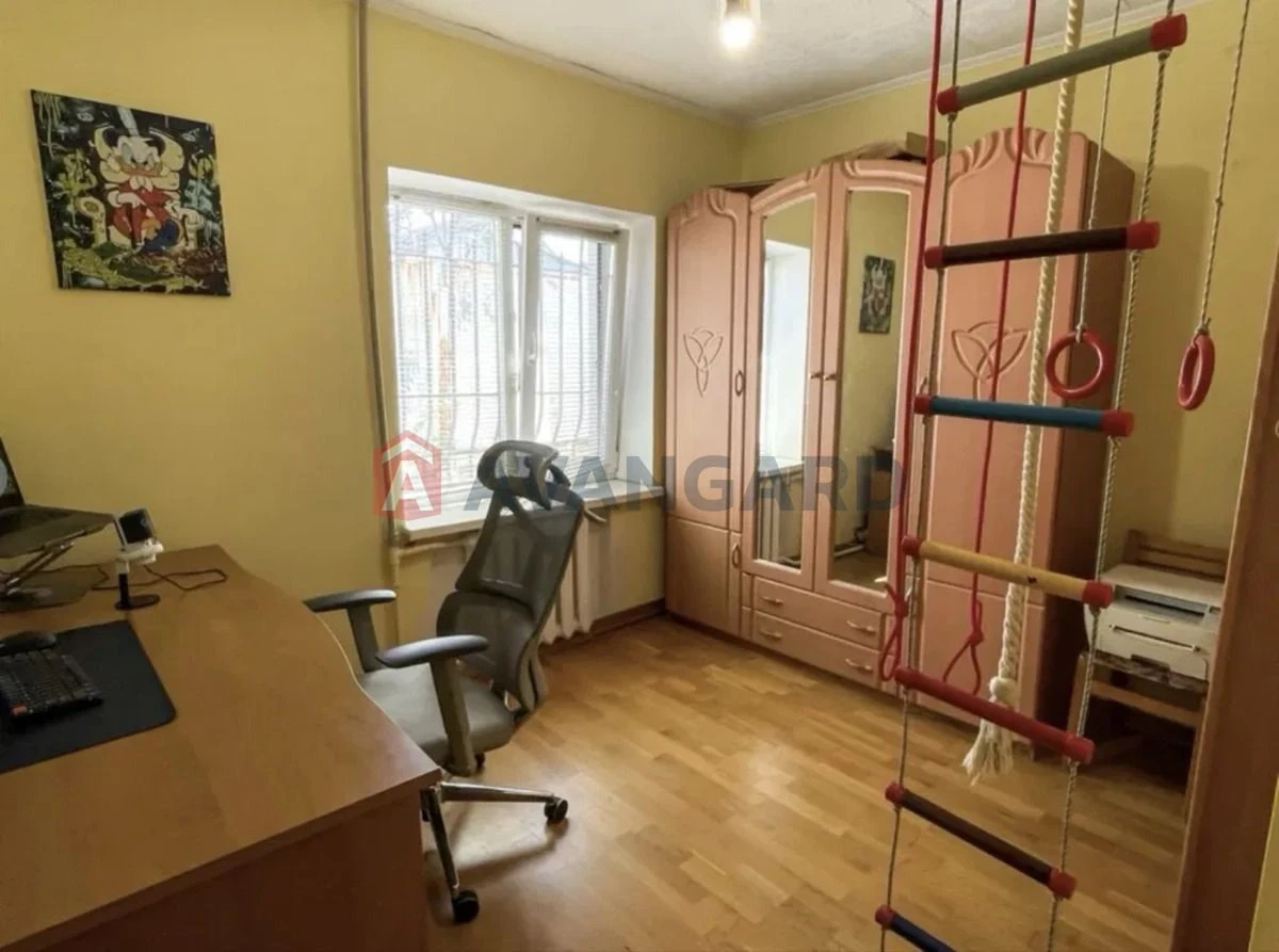 Продам дом на Робочей шикарное расположение