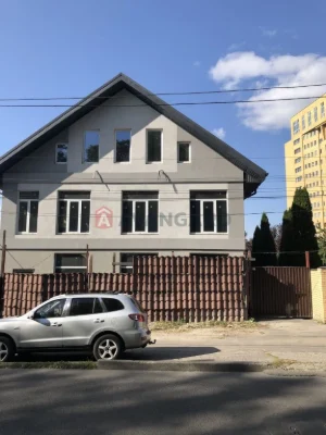 У продажу 3-поверховий будинок Нагірка Центр 500000$