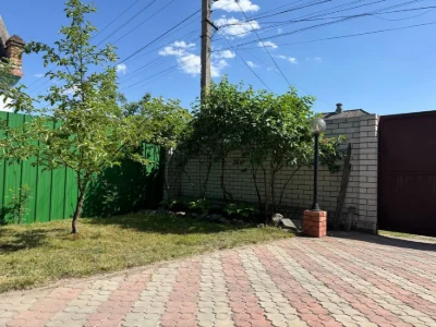 Дом со всеми удобствами, власник