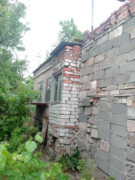 Дачу з ділянкою 5 соток
