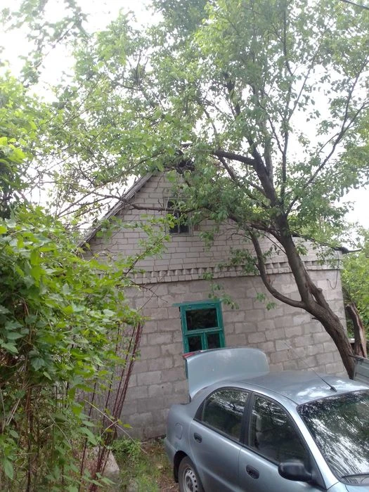 Дачу з ділянкою 5 соток