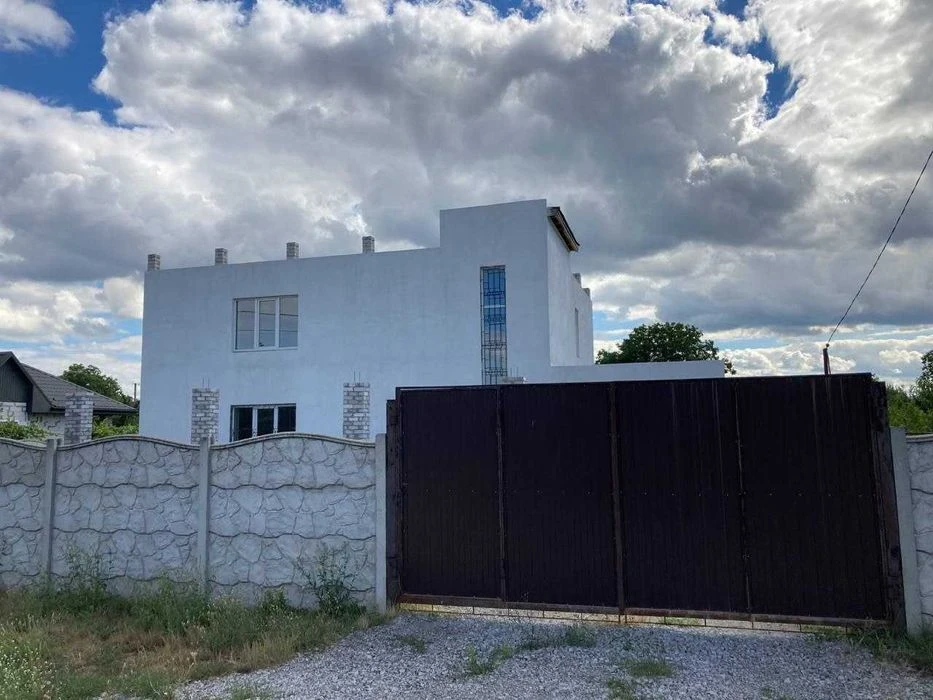 Продам  дом на ул .Онежская не далеко от Каравана ,не красна