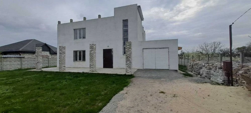 Продам  дом на ул .Онежская не далеко от Каравана ,не красна