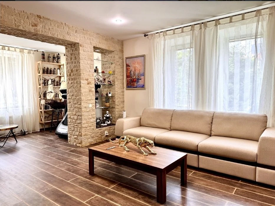 Продам шикарный дом 121 кв м, евроремонт, 4 комнаты, 12 сото