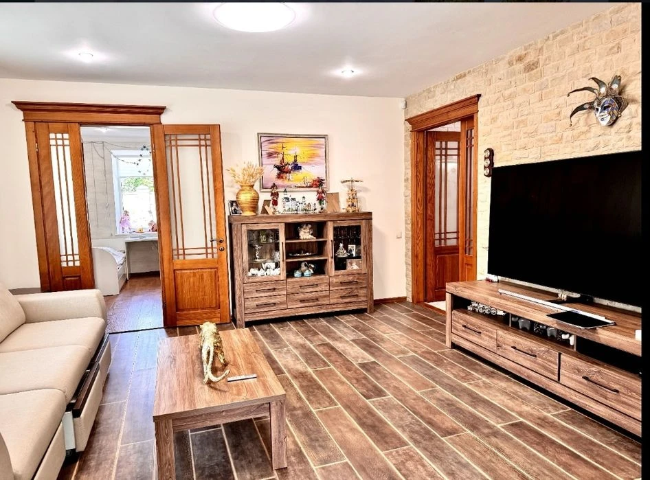 Продам шикарный дом 121 кв м, евроремонт, 4 комнаты, 12 сото