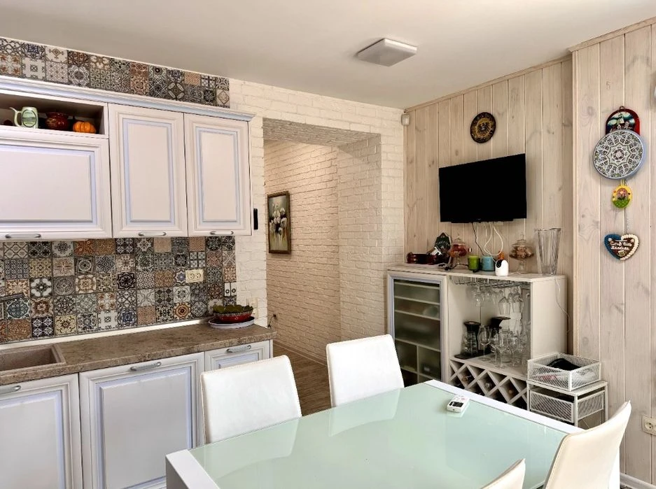 Продам шикарный дом 121 кв м, евроремонт, 4 комнаты, 12 сото