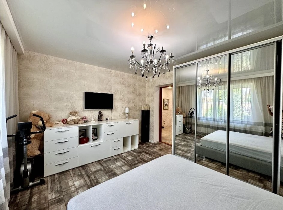 Продам шикарный дом 121 кв м, евроремонт, 4 комнаты, 12 сото