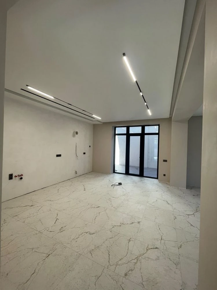 New house on Fontane, newly renovated, great price