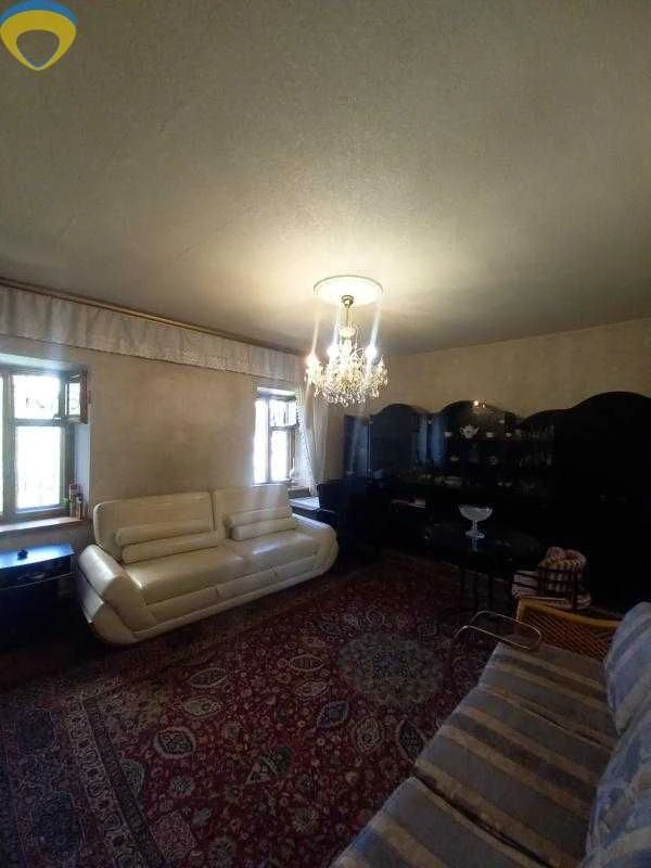 I will sell a part of the house in Melnytsy on the street. Green