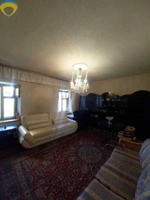 I will sell a part of the house in Melnytsy on the street. Green