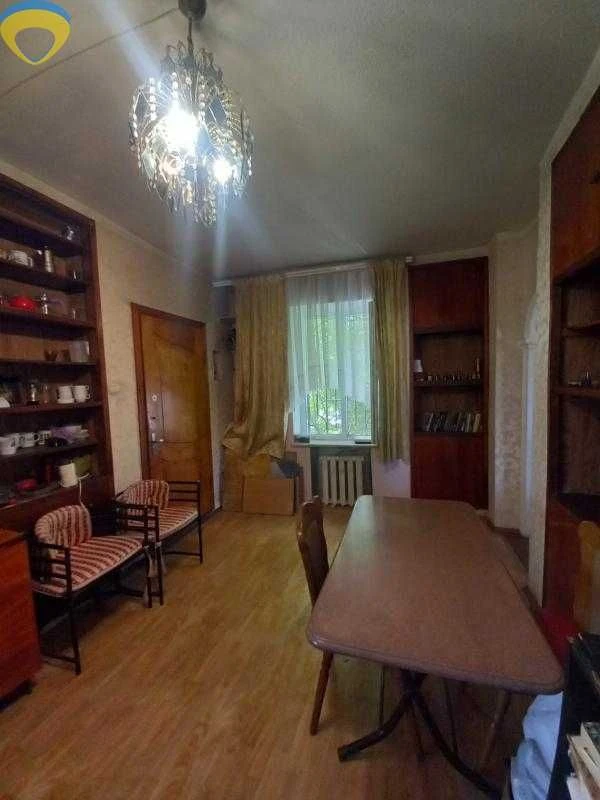 I will sell a part of the house in Melnytsy on the street. Green