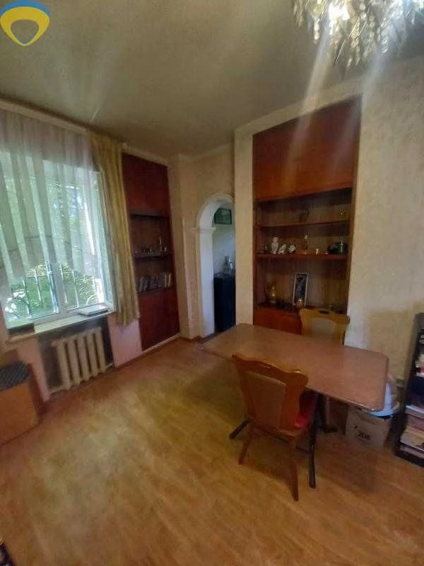 I will sell a part of the house in Melnytsy on the street. Green