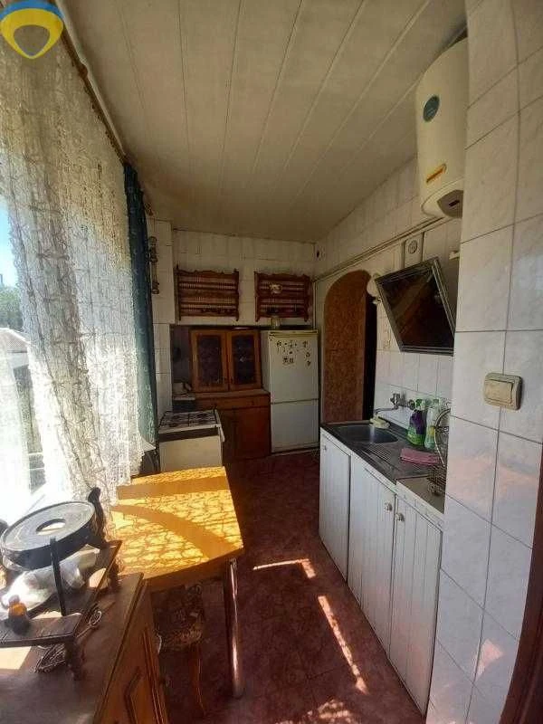 I will sell a part of the house in Melnytsy on the street. Green