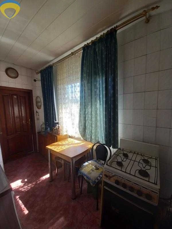 I will sell a part of the house in Melnytsy on the street. Green