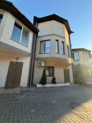 Двухэтажный ТАУНХАУС сдизайнерским ремонтом за 120 000$ на