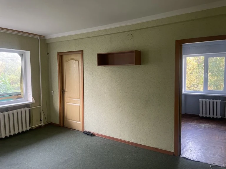 3-room apartment for sale on Nyzhnodniprovska Street