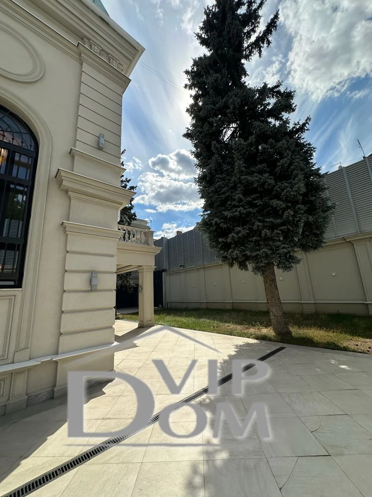 NO COMMISSION! Exclusive residence for sale in the center of Odessa