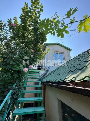 a good 2-storey house in a convenient location, near Malinovsk