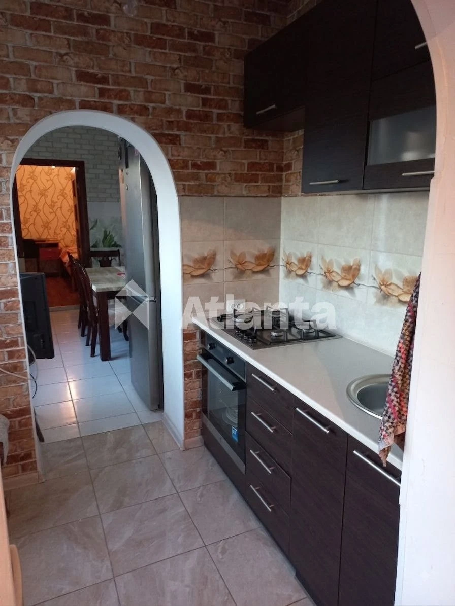 a good 2-storey house in a convenient location, near Malinovsk