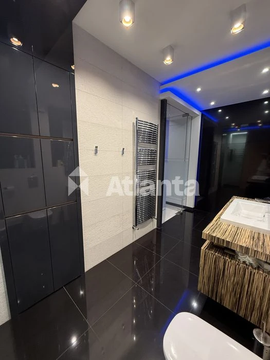 3-storey house of new construction made of red brick! Why