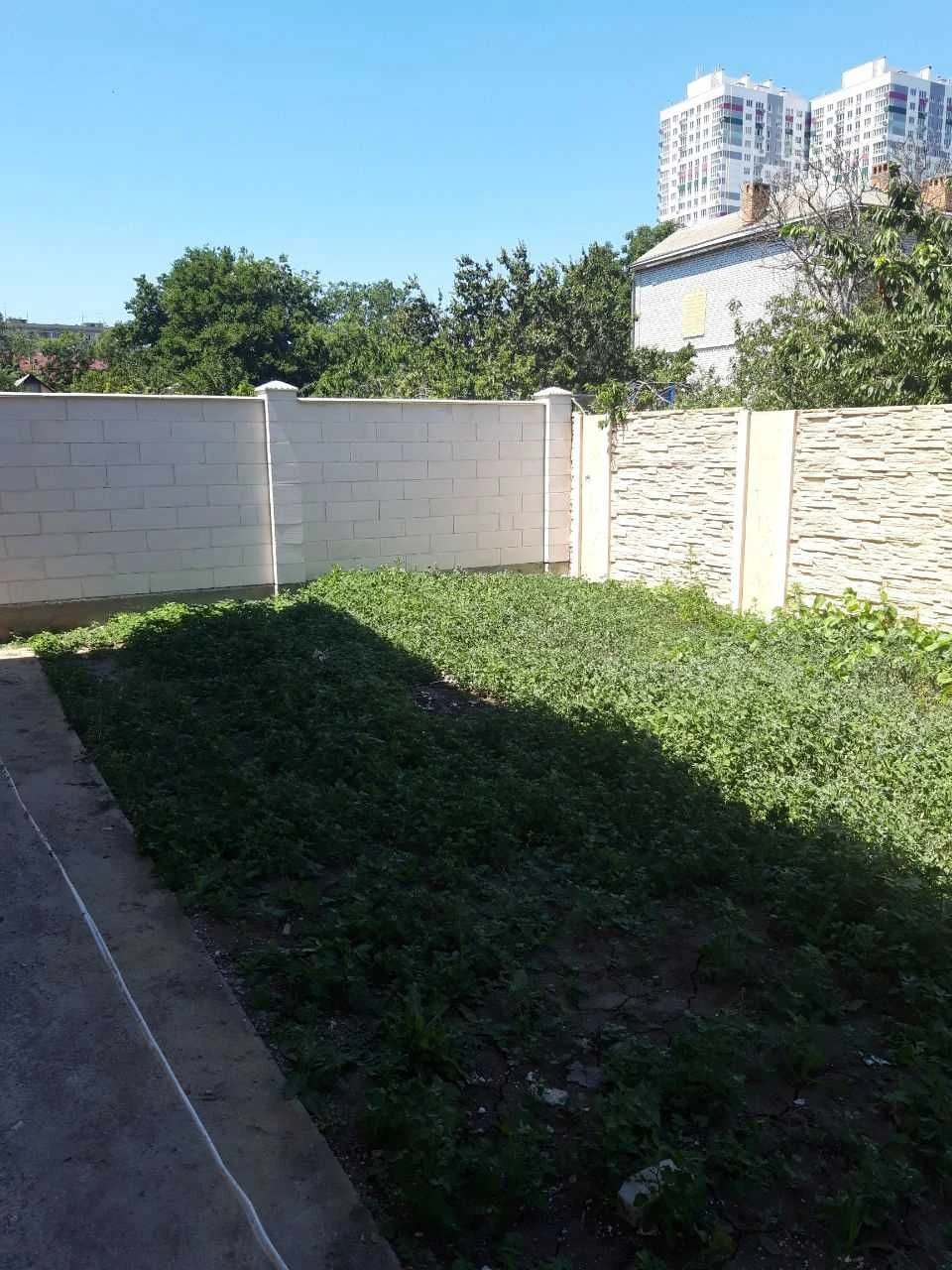 Новый дом на 4х сотках земли.