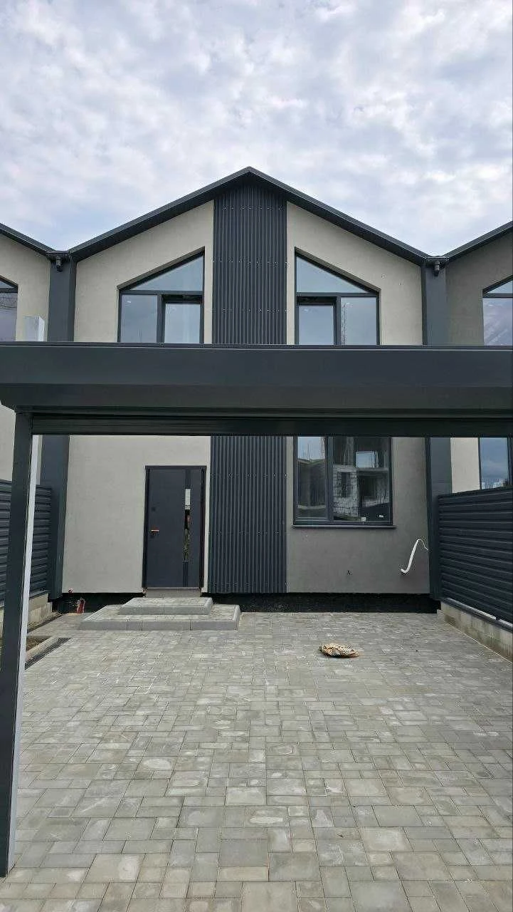 I will sell a new townhouse