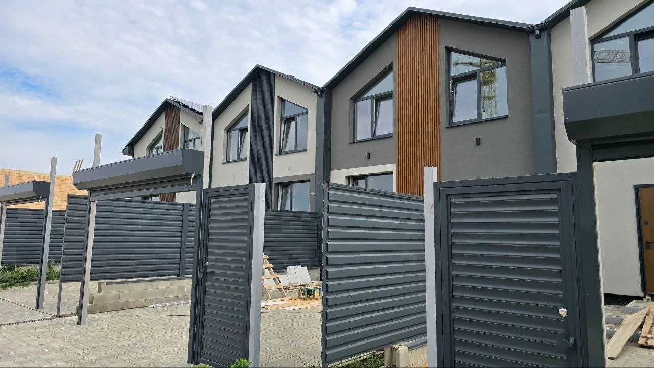 I will sell a new townhouse