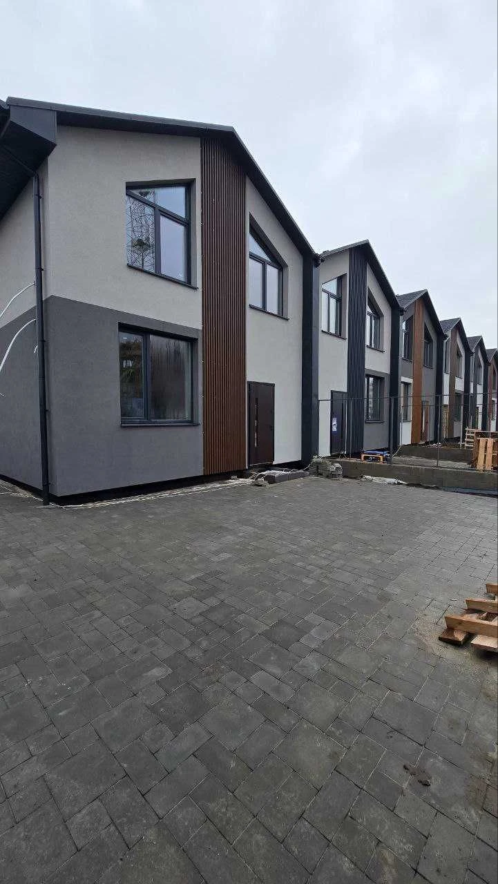 I will sell a new townhouse
