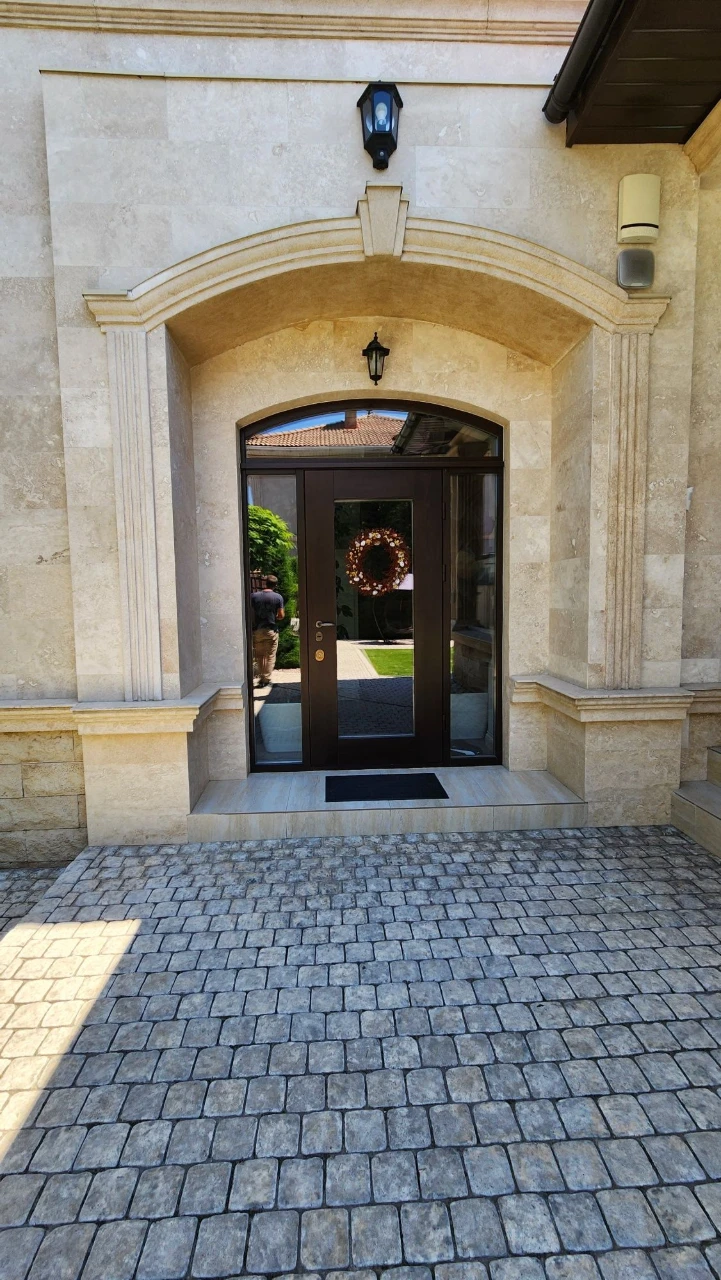 NEW HOUSE for sale in Sauvignon, 4.7 acres, 230m²