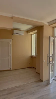 Продаж квартири-студії в самому центрі міста з власним входо