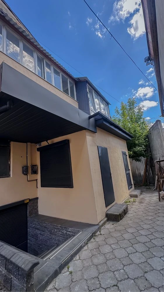 Продаж квартири-студії в самому центрі міста з власним входо