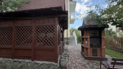 Продаж будинку з діючим бізнесом на території