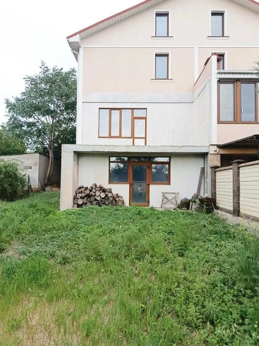 продам 2 поверховий 3 рівневий будинок дуплекс в Інгульськом