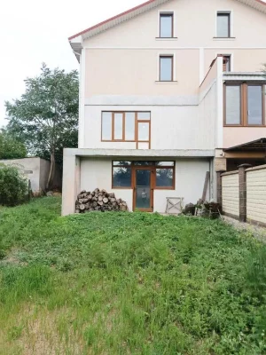 продам 2 поверховий 3 рівневий будинок дуплекс в Інгульськом
