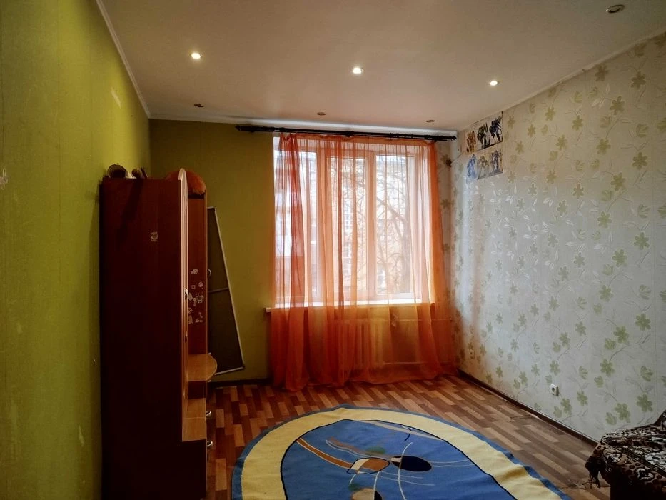 For sale! 3-room apartment. Stalin-era building, KhTZ, Mira St., Industrialnaya M.