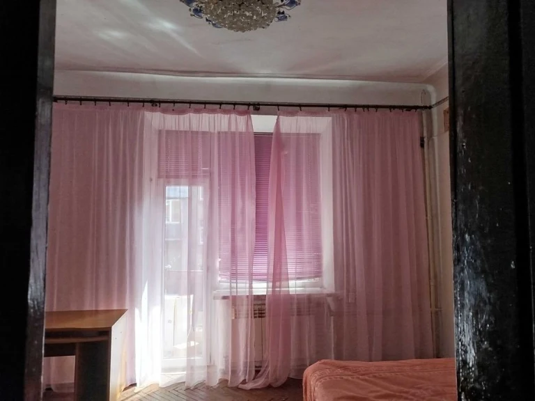 For sale! 3-room apartment. Stalin-era building, KhTZ, Mira St., Industrialnaya M.