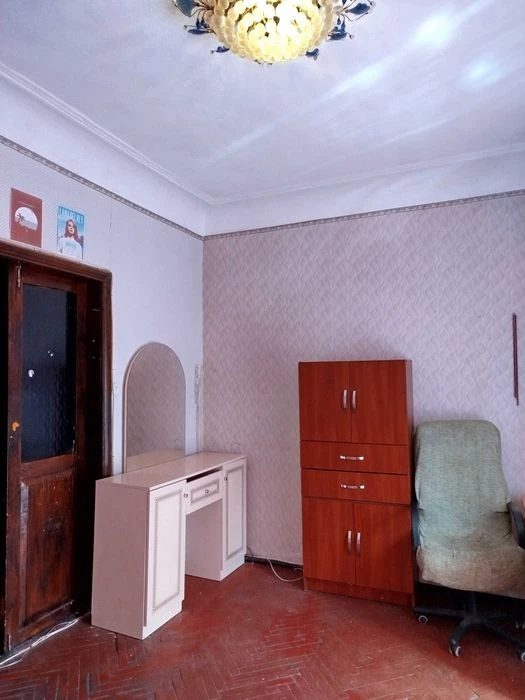 For sale! 3-room apartment. Stalin-era building, KhTZ, Mira St., Industrialnaya M.