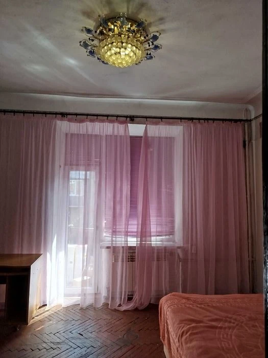 For sale! 3-room apartment. Stalin-era building, KhTZ, Mira St., Industrialnaya M.