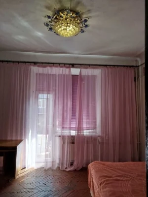 For sale! 3-room apartment. Stalin-era building, KhTZ, Mira St., Industrialnaya M.