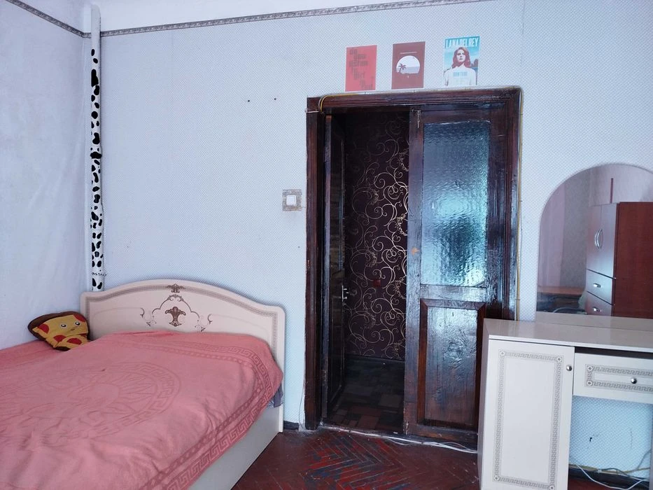 For sale! 3-room apartment. Stalin-era building, KhTZ, Mira St., Industrialnaya M.