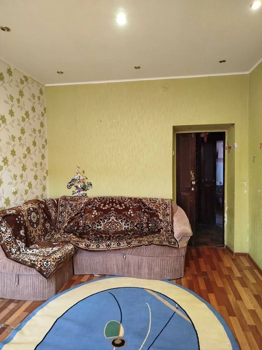 For sale! 3-room apartment. Stalin-era building, KhTZ, Mira St., Industrialnaya M.