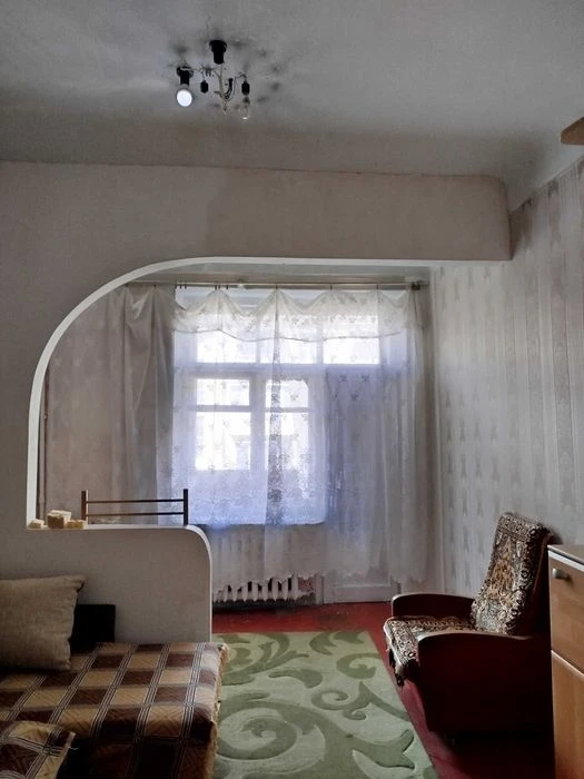 For sale! 3-room apartment. Stalin-era building, KhTZ, Mira St., Industrialnaya M.