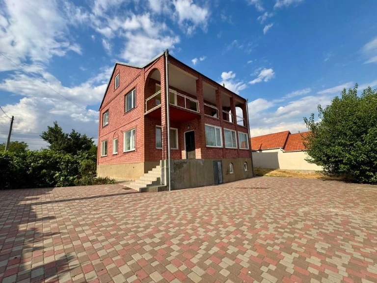Продаю 2-поверховий будинок, Матвіївка, вул. Силікатна. Без
