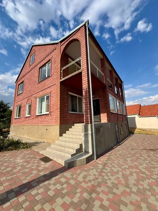 Продаю 2-поверховий будинок, Матвіївка, вул. Силікатна. Без