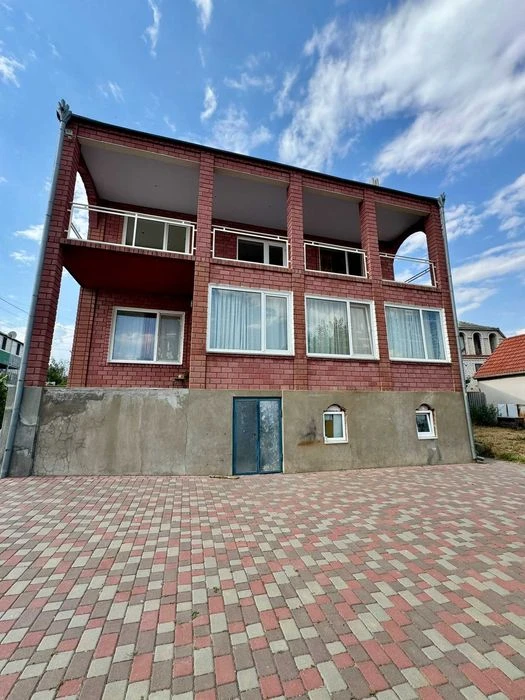 Продаю 2-поверховий будинок, Матвіївка, вул. Силікатна. Без