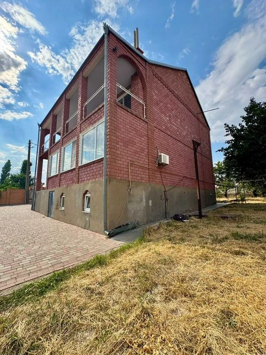 Продаю 2-поверховий будинок, Матвіївка, вул. Силікатна. Без