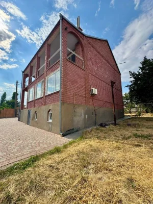 Продаю 2-поверховий будинок, Матвіївка, вул. Силікатна. Без