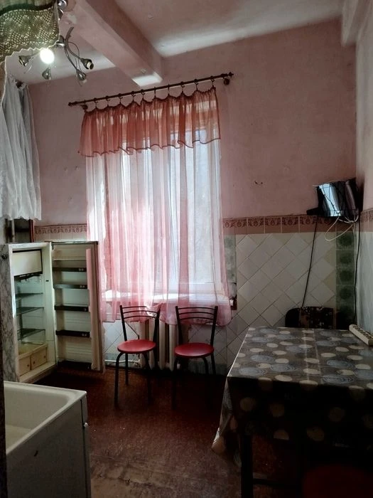 For sale! 3-room apartment. Stalin-era building, KhTZ, Mira St., Industrialnaya M.